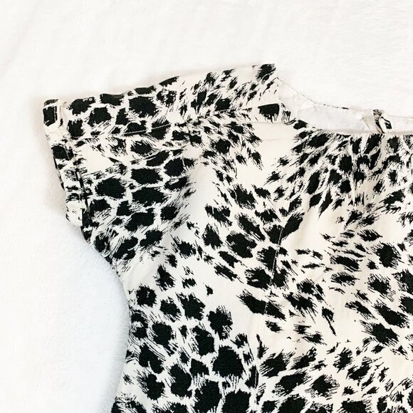 5/$25 BabyGap black white animal print short sleeve lined shift‎ dress - 2 years - Picture 3 of 6